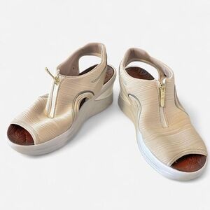 6.5 Orthopedic full support Sandals Shoes Bzees tan wedge sandals